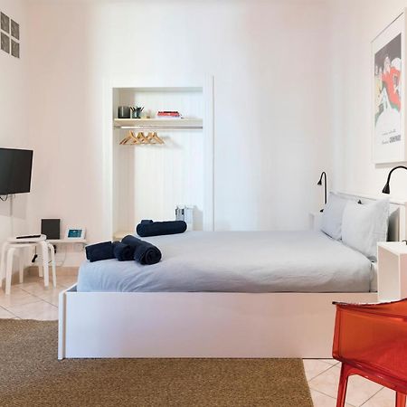 Xenia Apartments - Stylish Colorful Apt- Upbeat & Well-Connected Area มิลาน ภายนอก รูปภาพ