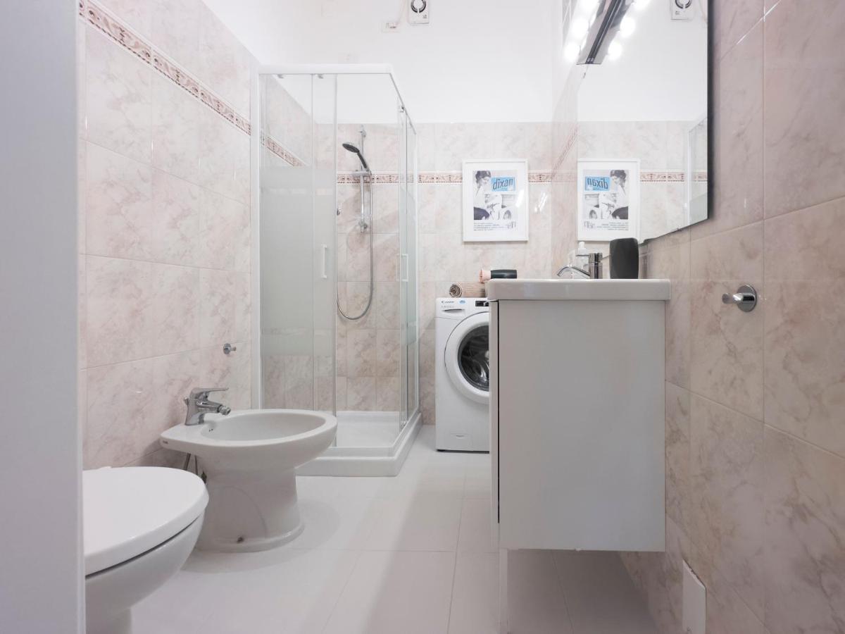 Xenia Apartments - Stylish Colorful Apt- Upbeat & Well-Connected Area มิลาน ภายนอก รูปภาพ